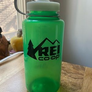 Nalgene 32oz water bottle